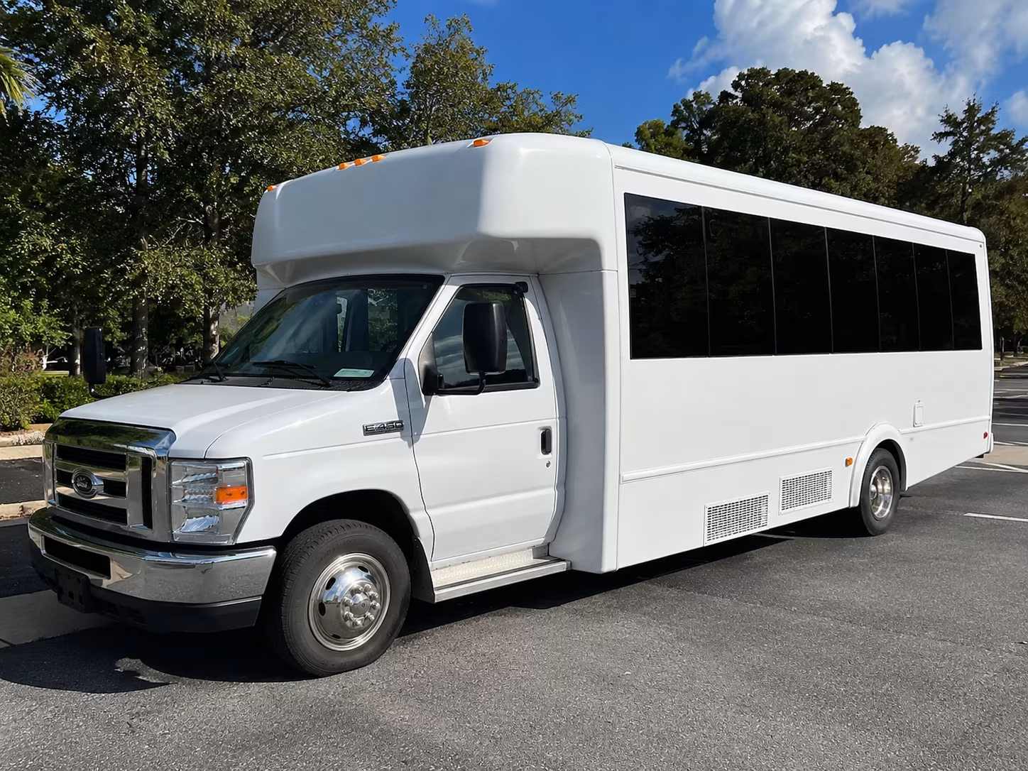 Thousand Oaks Birthday, Sweet 16, & Quinceañera Party Bus Rentals